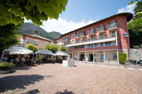 Hotel La Fenice E Sole Tremosine Exteriör bild